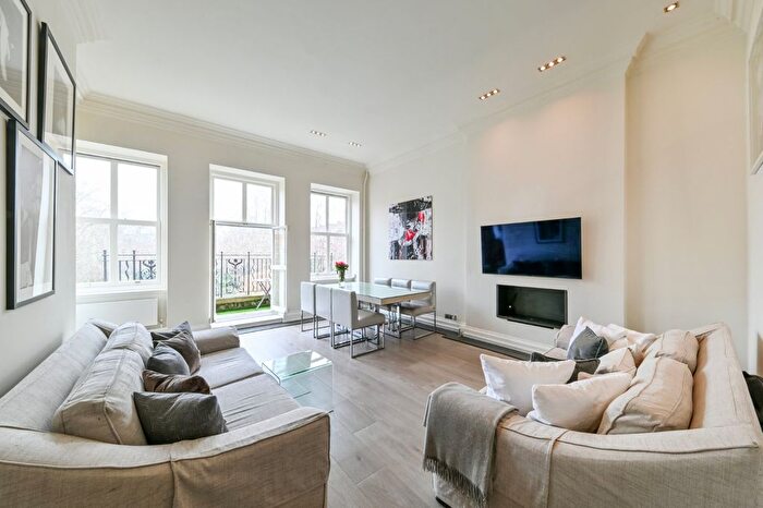 2 Bedroom Flat For Sale In Cadogan Square, Chelsea, London, SW1X