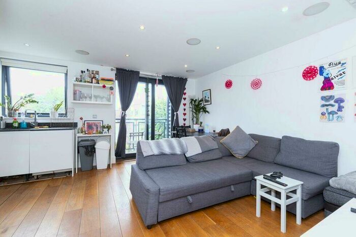 2 Bedroom Flat To Rent In Dunbar Road, Wood Green, N22