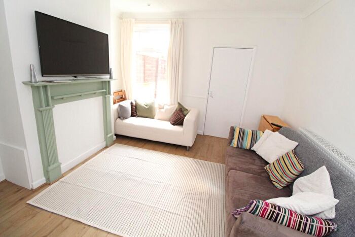 4 Bedroom Detached House To Rent In Dallas York Road, Beeston, NG9