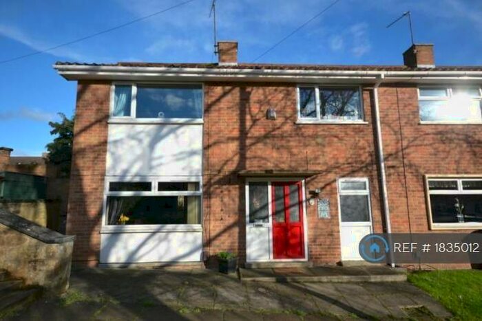 3 Bedroom End Of Terrace House To Rent In Calder Green, Northampton, NN5