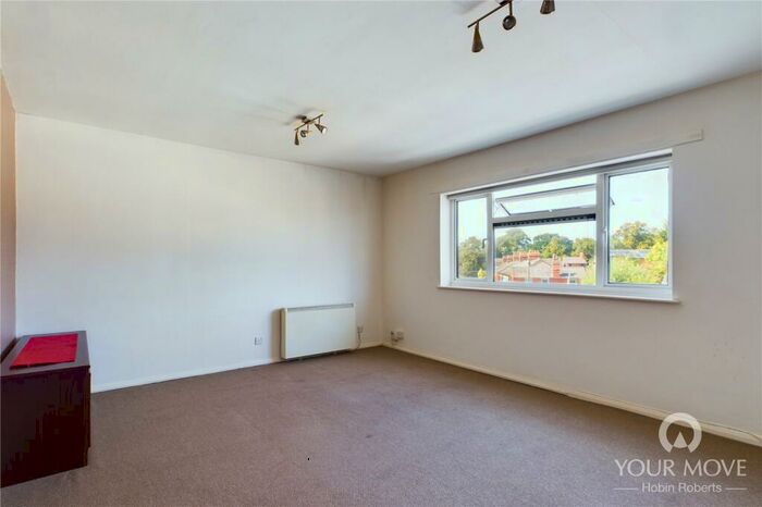 2 Bedroom Flat To Rent In Kingsthorpe Grove, Northampton, NN2