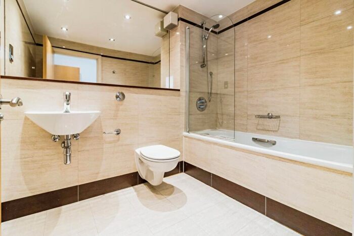 2 Bedroom Apartment To Rent In Dearmans Place, Salford, Greater Manchester, M3