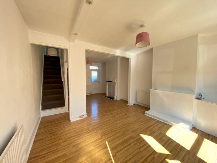 4 Bedroom Terraced House To Rent In Union Street, Dunstable, LU6