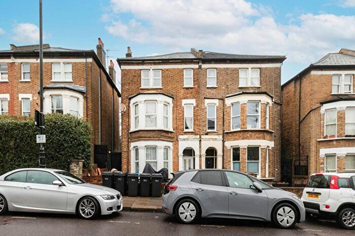 Studio To Rent In Fordwych Road, London, (Water Bill Included), NW2