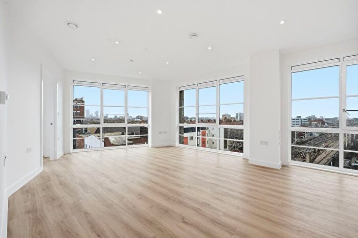 2 Bedroom Flat For Sale In Witan Street, London, E2