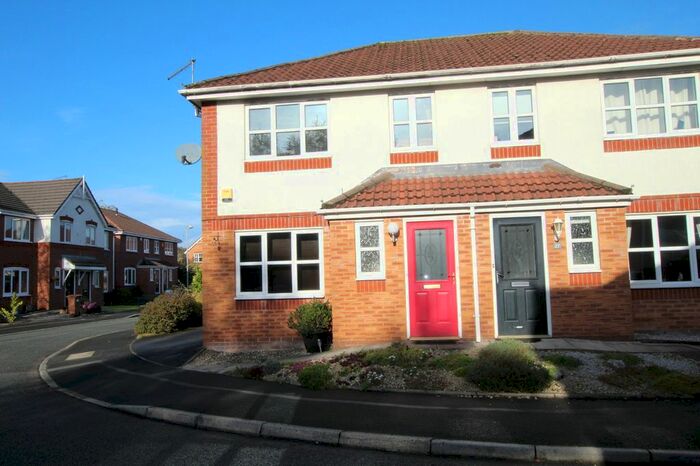 3 Bedroom Semi-Detached House To Rent In Brookway, OL15