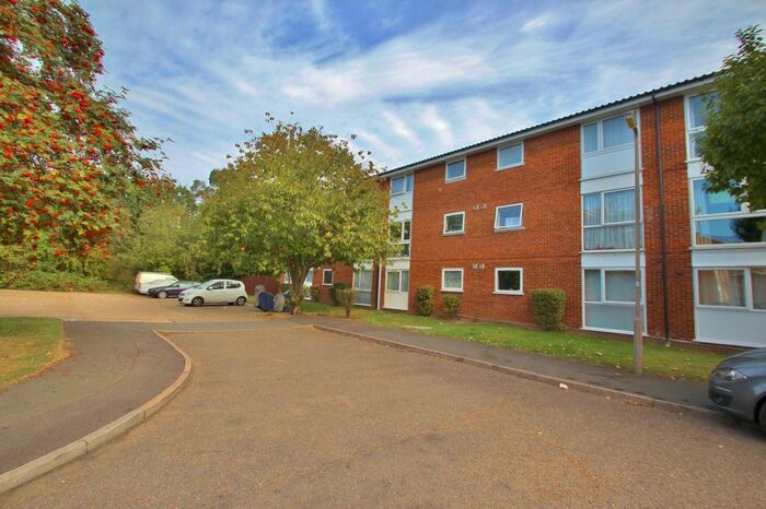 1 Bedroom Flat To Rent In Trotwood, Chigwell IG7