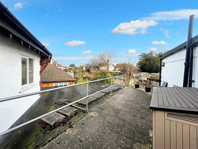 2 Bedroom Flat To Rent In Southborough Lane, Bickley, BR2