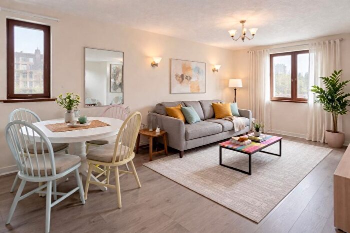 2 Bedroom Flat To Rent In Hawthornden Place, Pilrig, Edinburgh, EH7