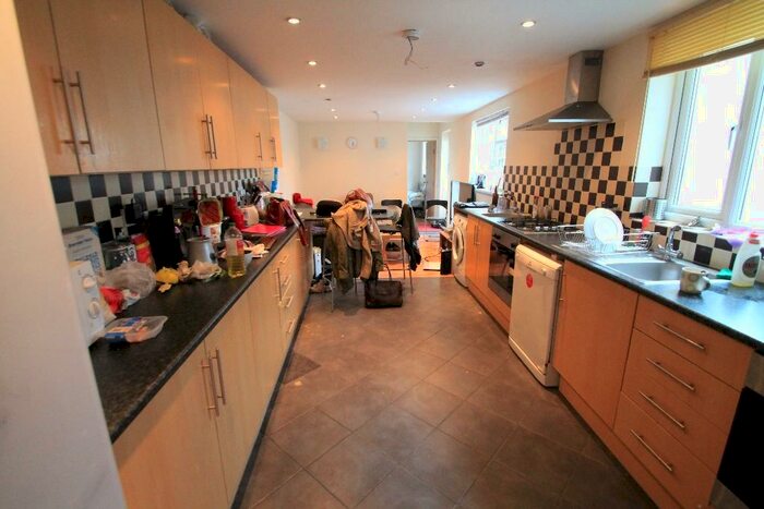 9 Bedroom Terraced House To Rent In Richards Street, Cardiff(City), CF24