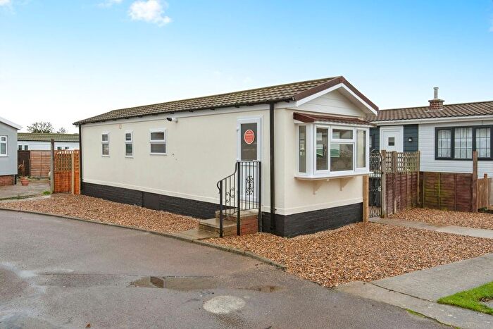 1 Bedroom Park Home For Sale In Three Star Park, Bedford Road, Lower Stondon, Henlow, SG16