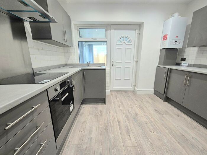 2 Bedroom Bungalow To Rent In Broadwood Avenue, Halifax, HX2