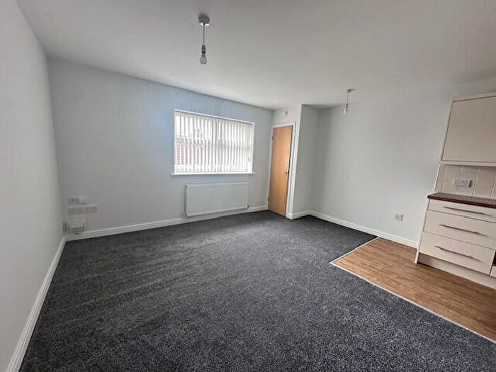 1 Bedroom Flat To Rent In Rose Mews, Sommerscale Street, Hull, Yorkshire, HU2