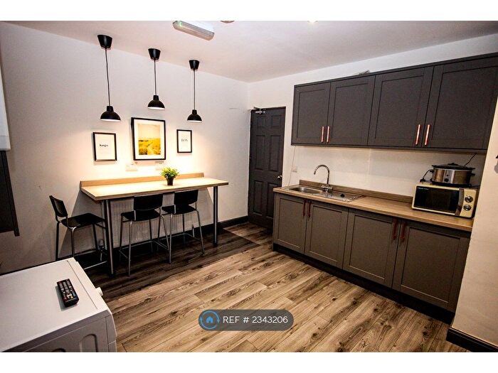 4 Bedroom Terraced House To Rent In Keswick Grove, Salford, M6