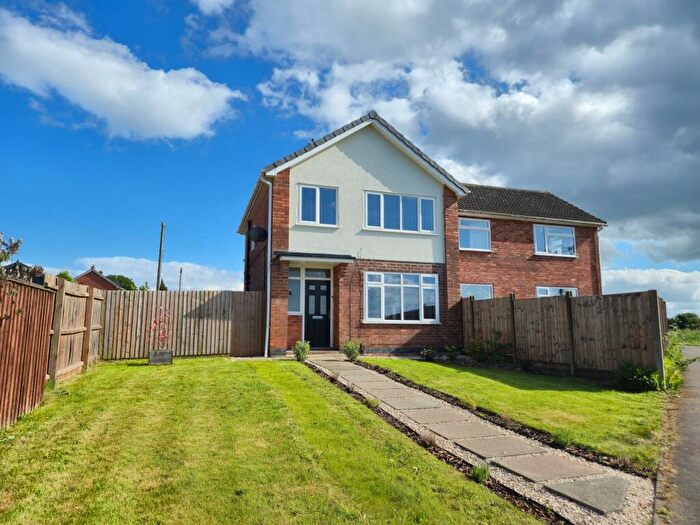 3 Bedroom Semi-Detached House For Sale In Tiverton Avenue, Whitwick, LE67