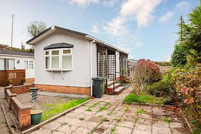 1 Bedroom Mobile/park Home For Sale In Sandfield Park Home, Lichfield Road, Brownhills, WS8