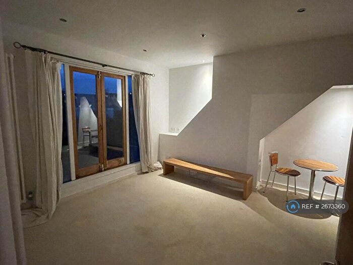 2 Bedroom Flat To Rent In York Avenue, Hove, BN3