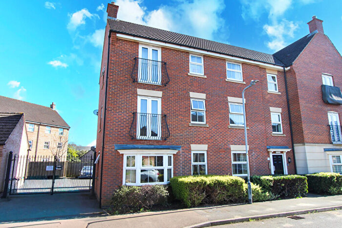 2 Bedroom Flat For Sale In Flowerhill Drive, Wellingborough, NN8