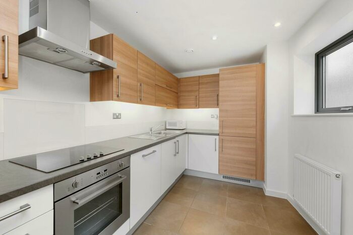 2 Bedroom Flat To Rent In Heath Place, London, E3