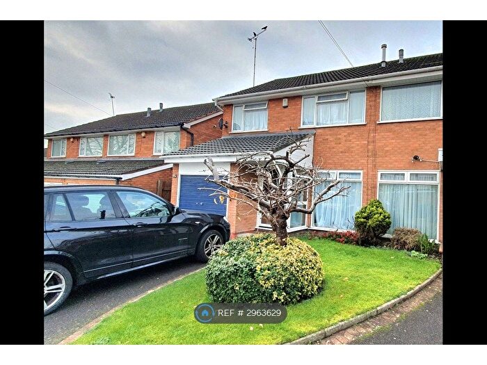 3 Bedroom Semi-Detached House To Rent In Metchley Court, Birmingham, B17