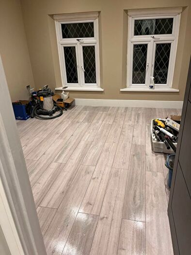 3 Bedroom Flat To Rent In Aldborough Road South, Ilford, Sevenkings, IG3