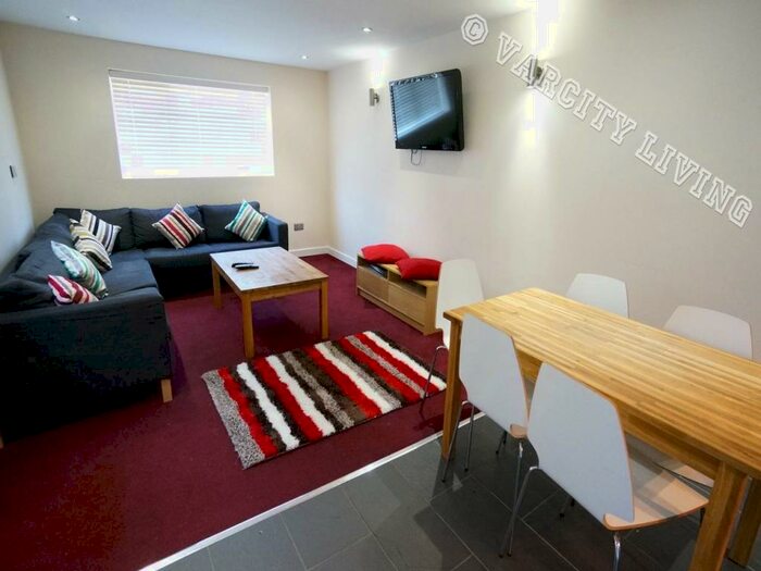 5 Bedroom House To Rent In Ffordd-y-Ffynnon, Bangor, Gwynedd, LL57