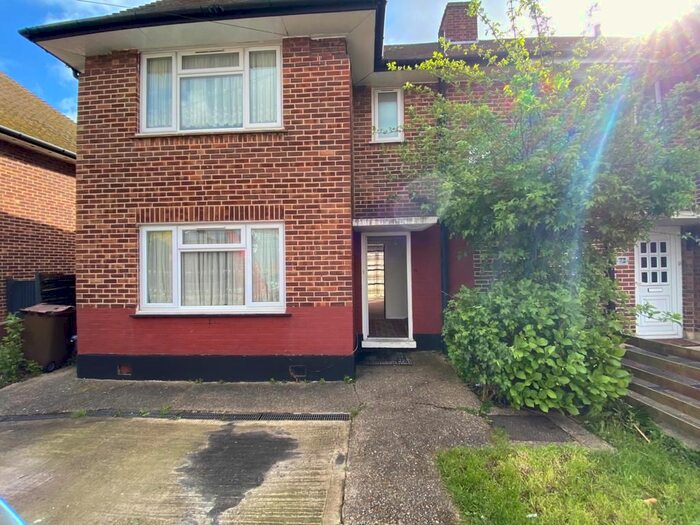 3 Bedroom Semi-Detached House To Rent In Rayners Lane, Harrow, HA2