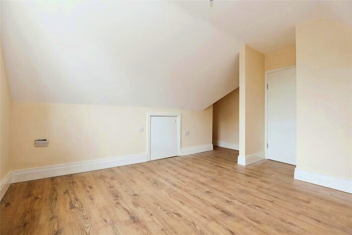 2 Bedroom Bungalow For Sale In Rochester Way, Twyford, Banbury, Oxfordshire, OX17