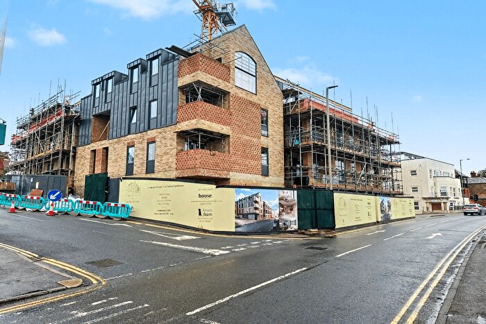 3 Bedroom Flat For Sale In East Street, Farnham, Surrey, GU9