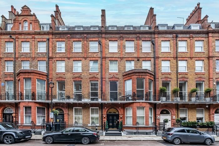 2 Bedroom Flat To Rent In Nottingham Place, London, W1U