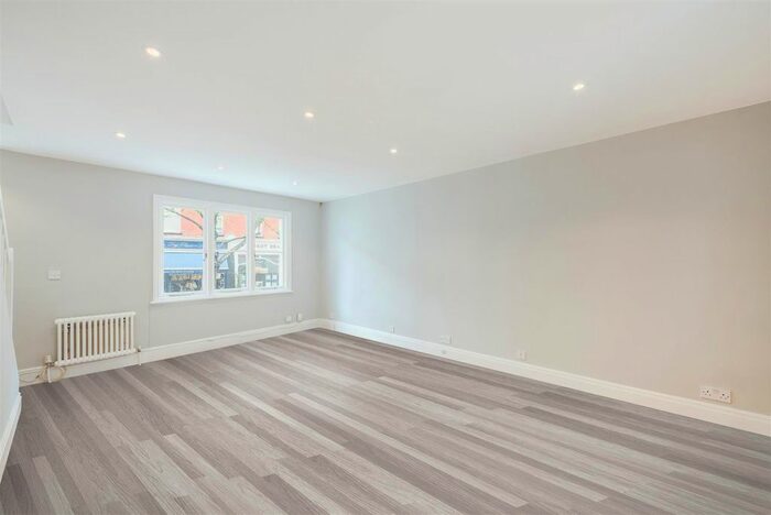 3 Bedroom Mews To Rent In Kynance Mews, London, SW7