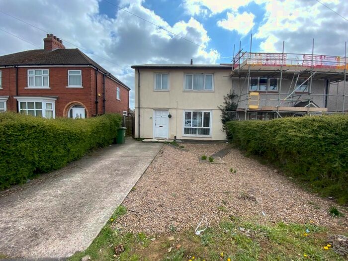 3 Bedroom Semi-Detached House To Rent In Angerstein Road, Scunthorpe DN17