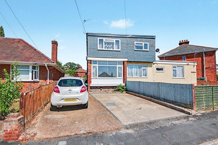 2 Bedroom Maisonette For Sale In Dean Road, Bitterne Village, SO18