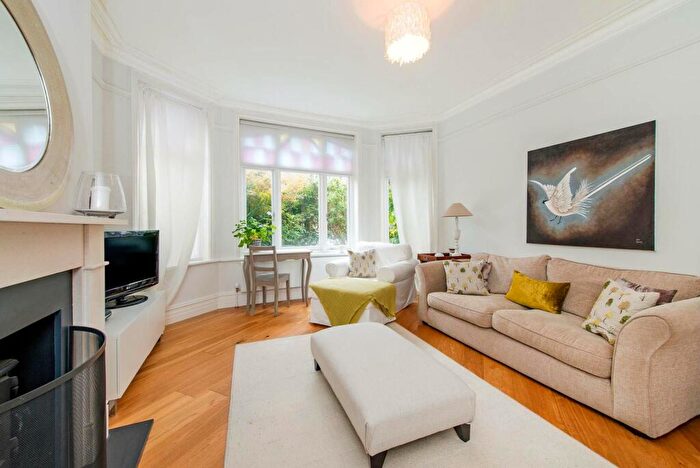 2 Bedroom Flat To Rent In Castelnau Gardens, Barnes, London, SW13