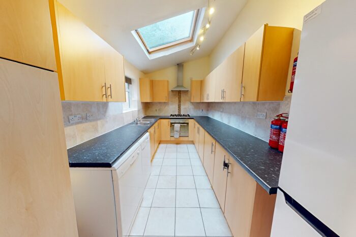 5 Bedroom Terraced House To Rent In () Rothesay Avenue, Nottingham, NG7