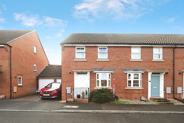 3 Bedroom Semi Detached House For Sale In Collett Road, Norton Fitzwarren, Taunton, TA2