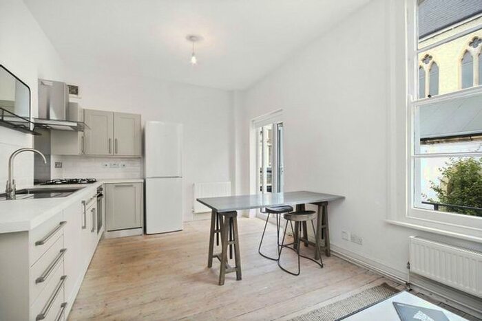 2 Bedroom Flat To Rent In Elgin Crescent, Notting Hill, W11