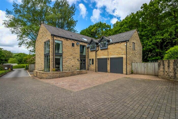 4 Bedroom Detached House For Sale In Waterside, Greenfield, Saddleworth, OL3