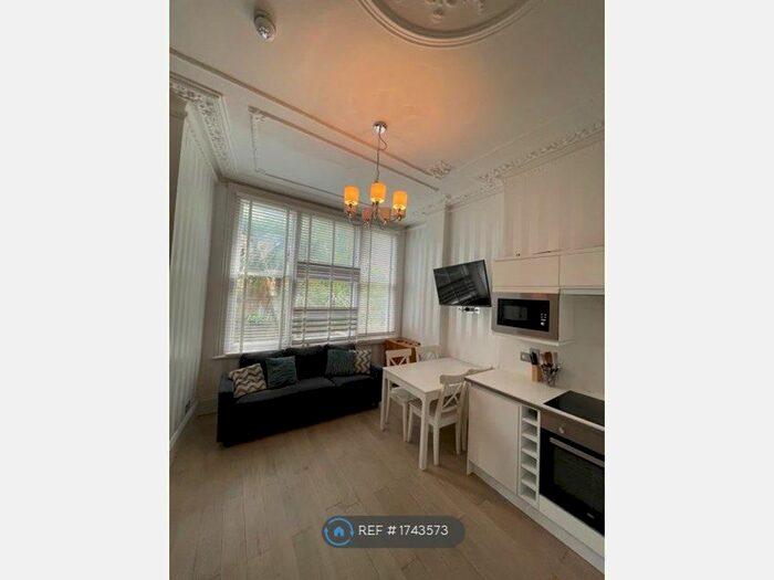 Studio To Rent In Stanwick Road, London, W14