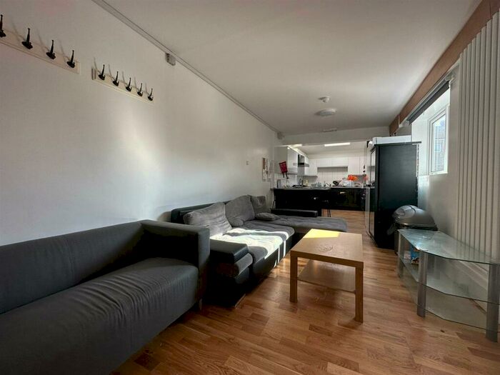 8 Bedroom House To Rent In Britannia Road North, Southsea, PO5