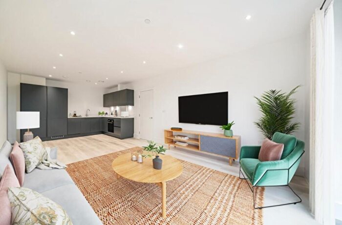 2 Bedroom Flat To Rent In Bourne Way Bromley, BR2