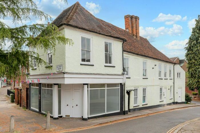 2 Bedroom Flat To Rent In Park Street, Hatfield, AL9