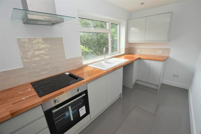 2 Bedroom Flat To Rent In Bedford Avenue, Bexhill-On-Sea TN40