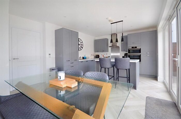 3 Bedroom Detached House For Sale In Vale View, Shaftesbury, SP7