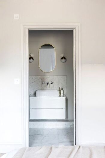 2 Bedroom Flat For Sale In Kensington Gardens Square, London, W2