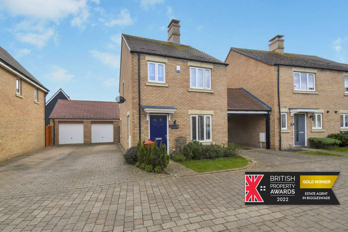 3 Bedroom Link Detached House For Sale In Holbrook Grove, Biggleswade, SG18