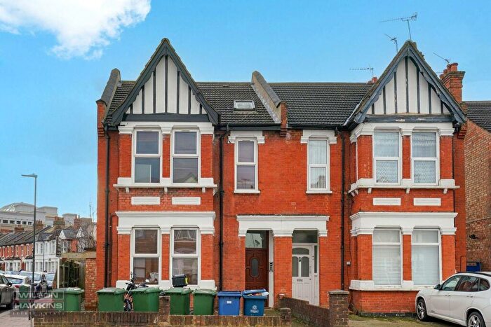 2 Bedroom Flat For Sale In Welldon Crescent, Harrow, HA1
