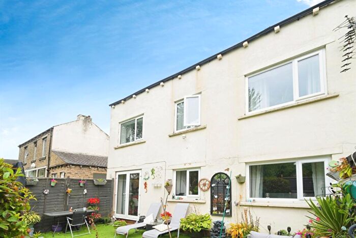 3 Bedroom Semi-Detached House For Sale In Dockery, Huddersfield, HD1
