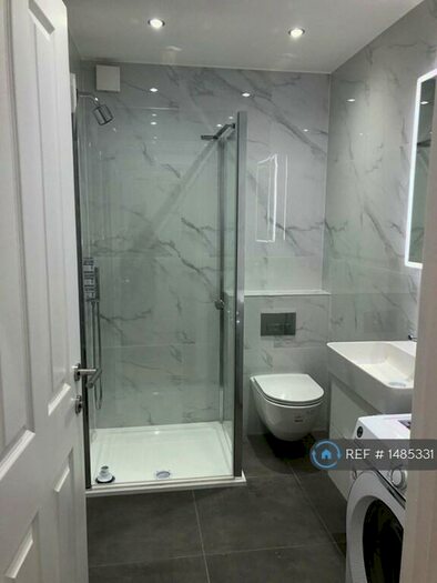 2 Bedroom Flat To Rent In The Grove, London, N3