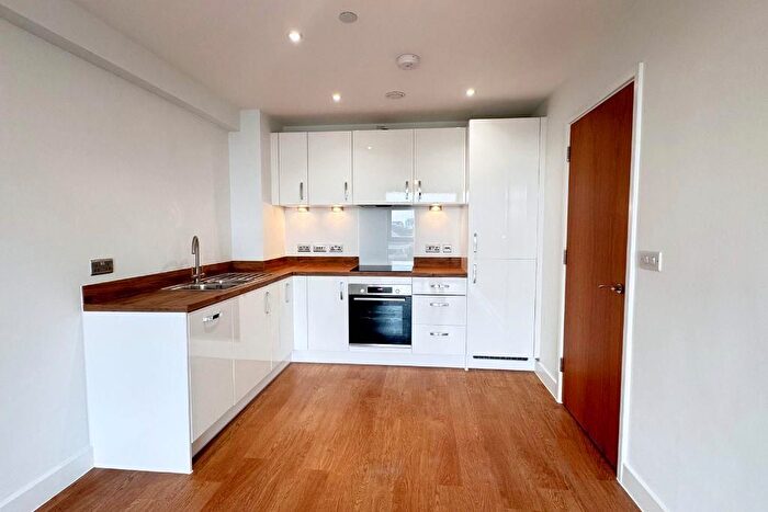2 Bedroom Flat For Sale In Salford Quay, Salford, M50